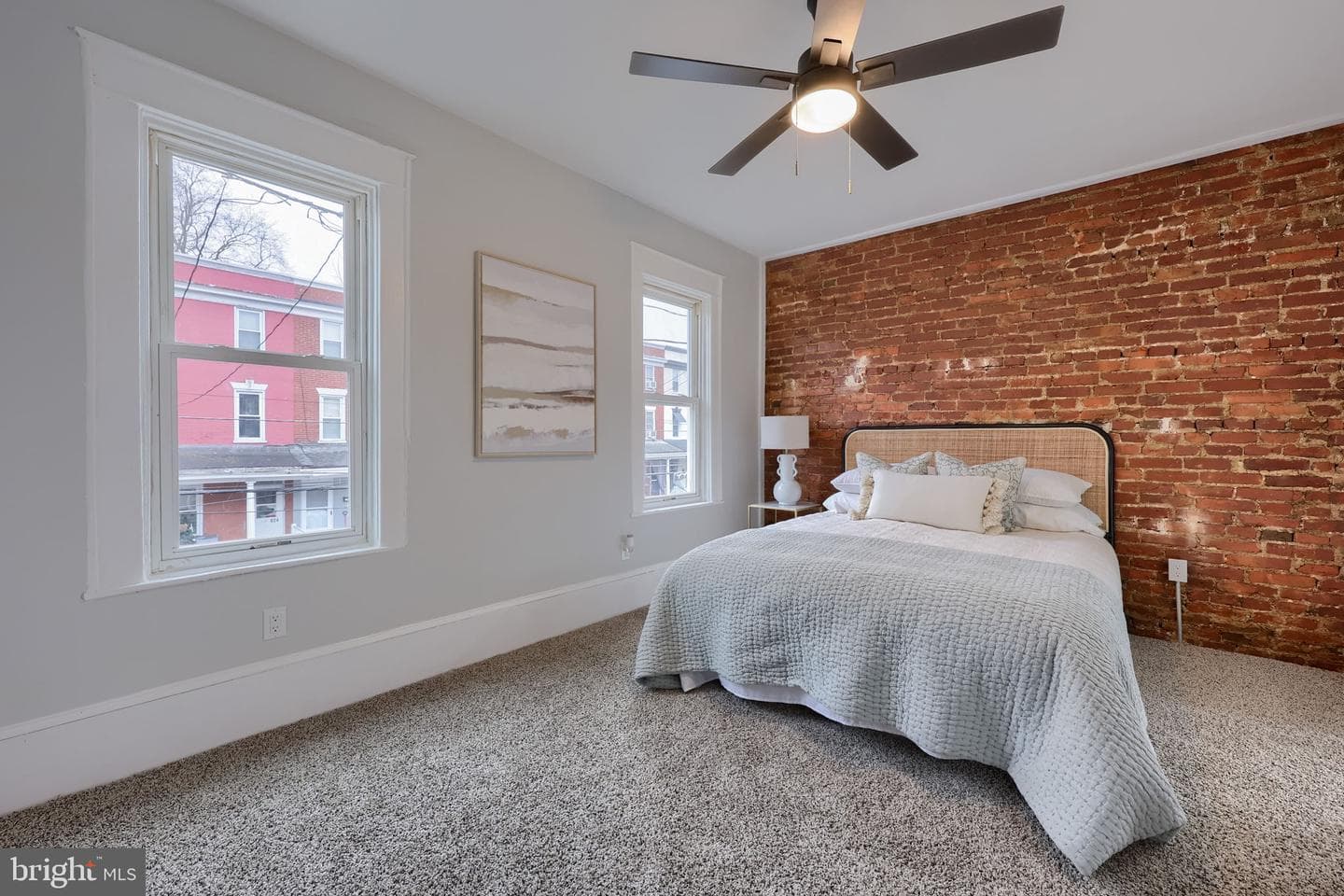627 E Madison Street photo 15
