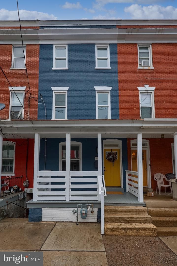 627 E Madison Street photo 2