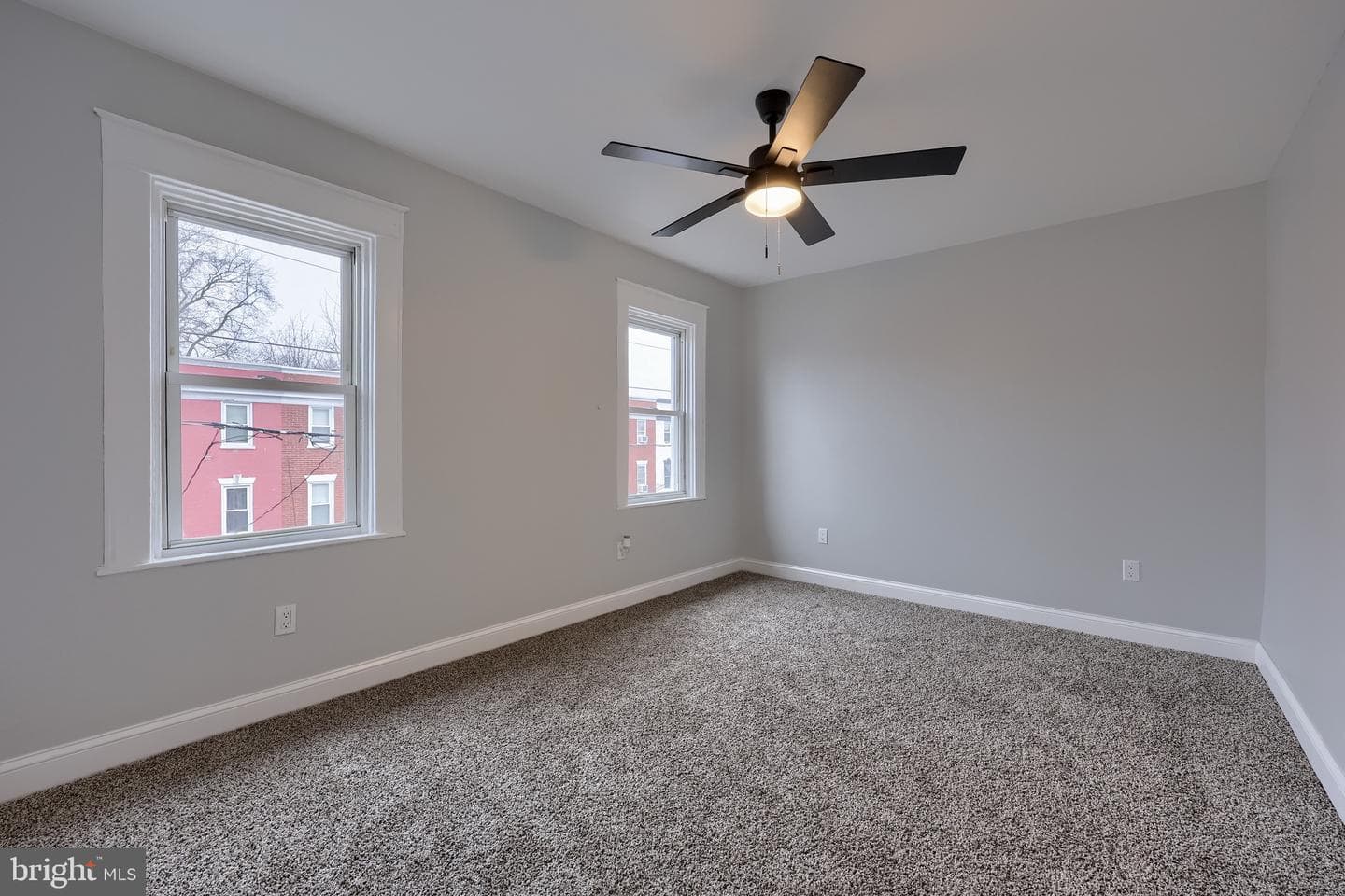 627 E Madison Street photo 22