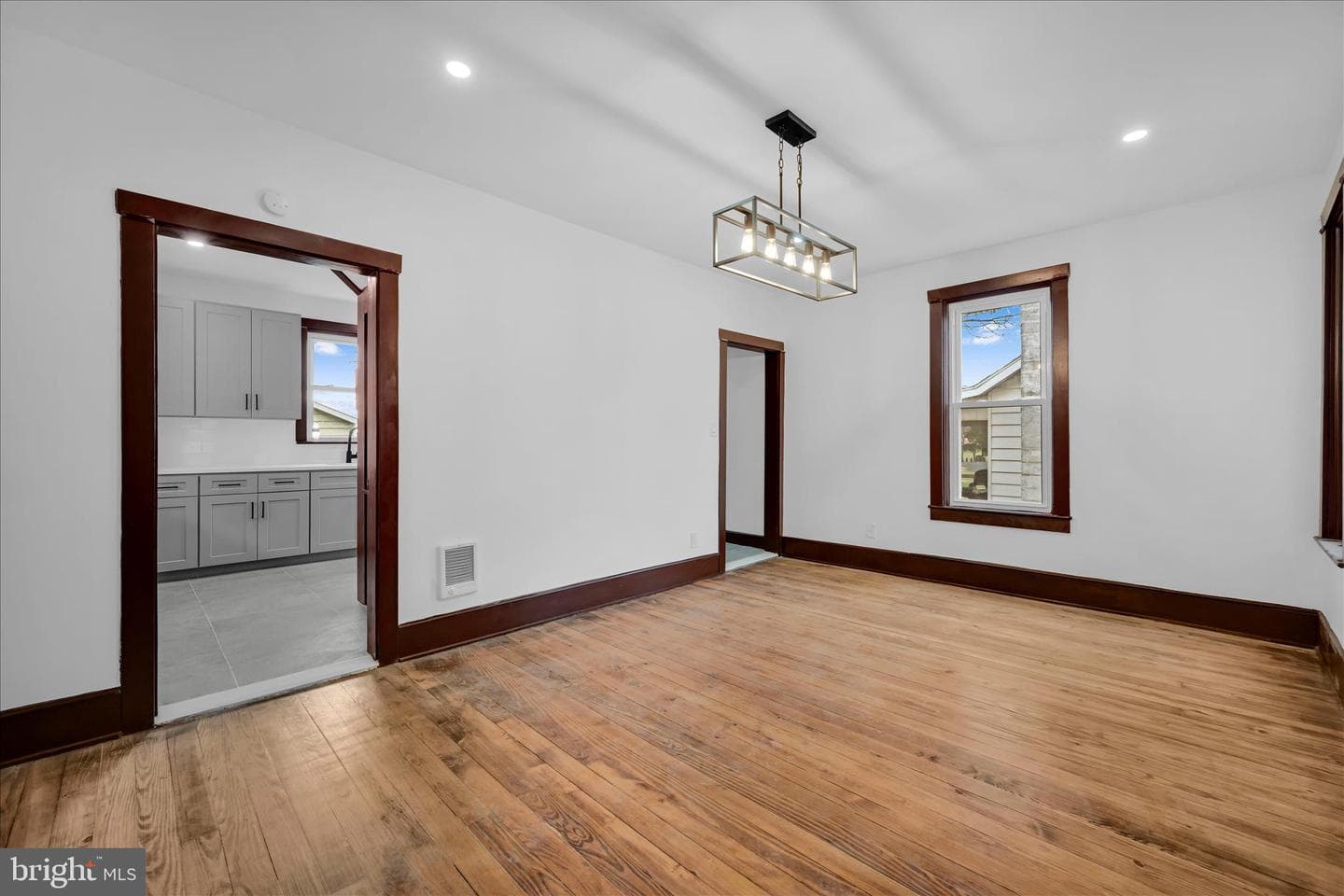 2132 Main Street photo 9