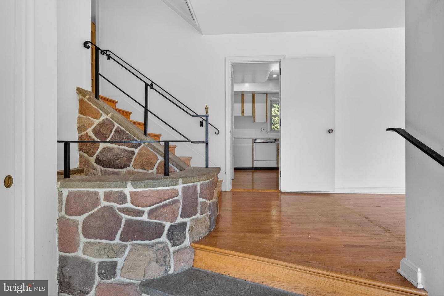 325 Murry Hill Drive photo 5