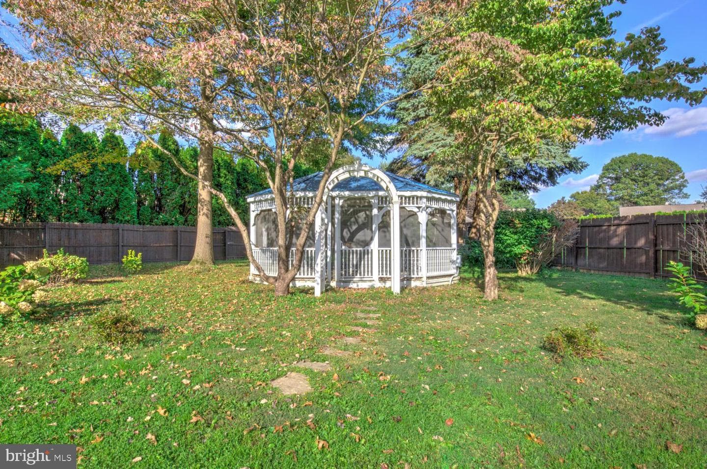 912 Perry Road photo 5
