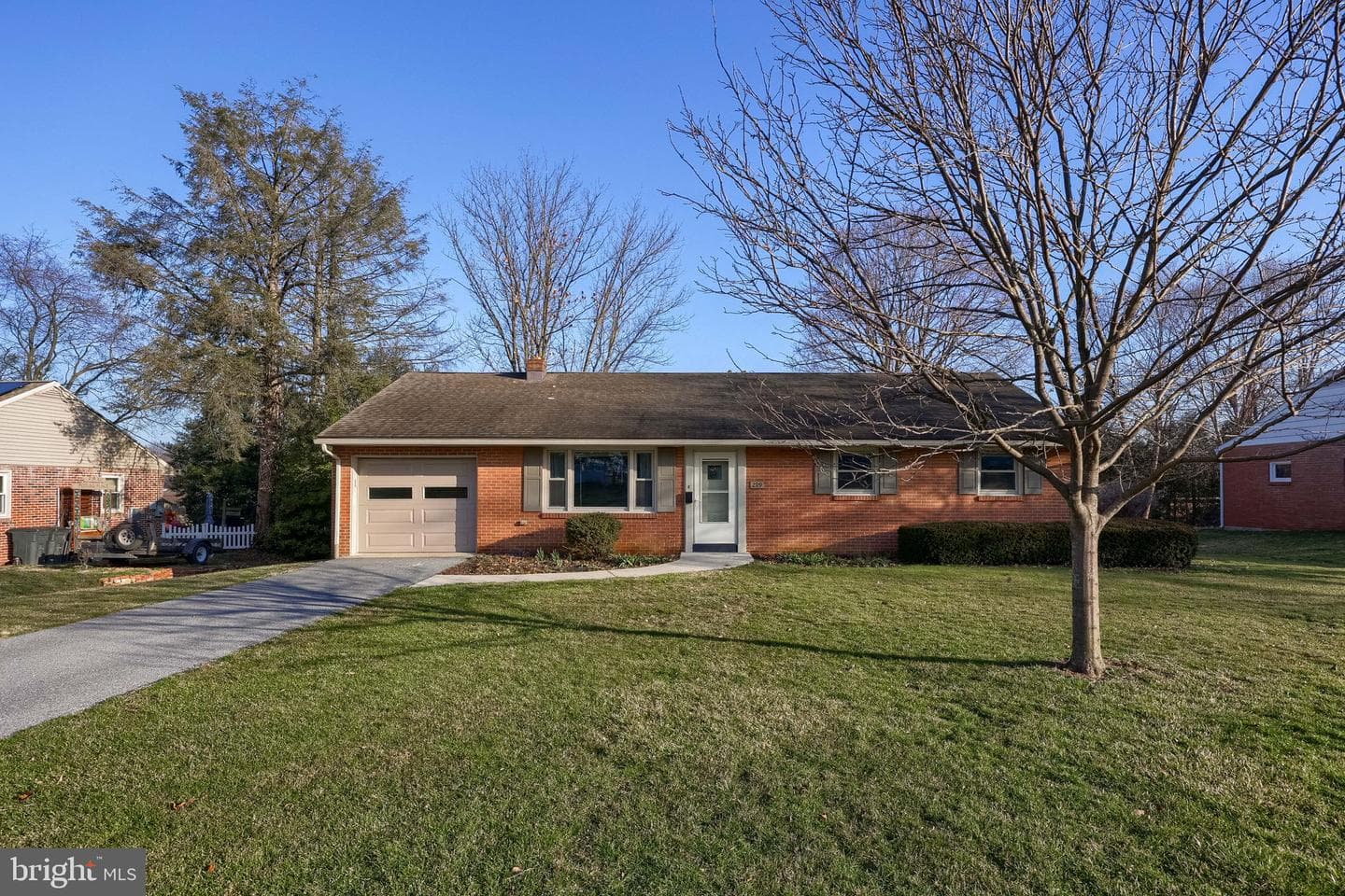 299 Rolling Terrace photo 2