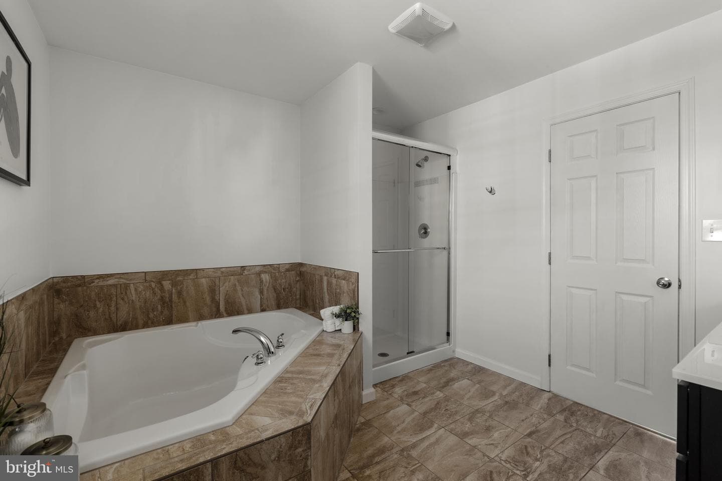 586 Stockdale Drive photo 30