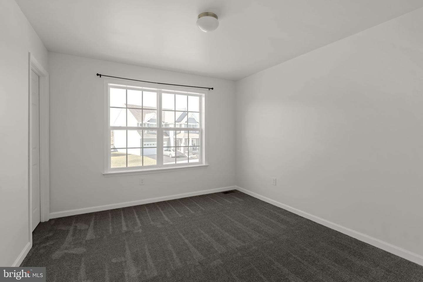 586 Stockdale Drive photo 35