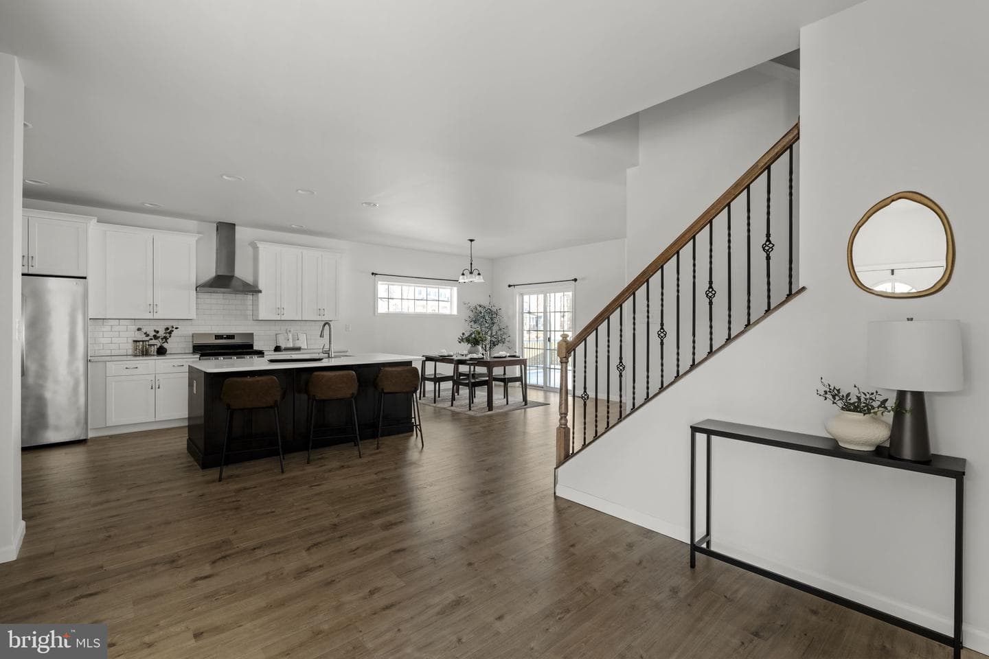 586 Stockdale Drive photo 4