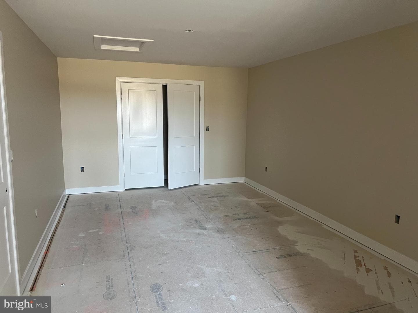 380 Ridgefield Dr photo 11