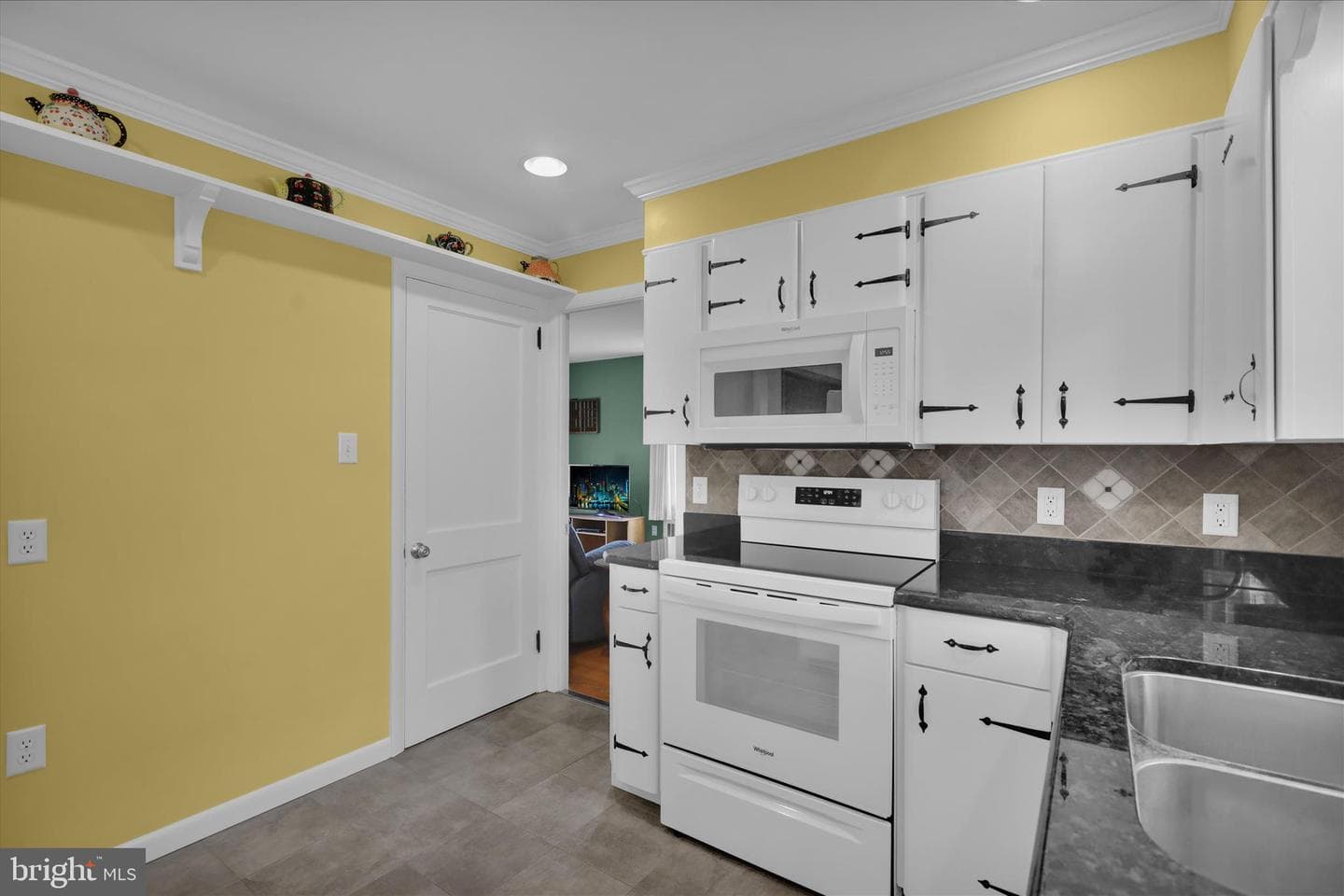 1025 Helen Avenue photo 12