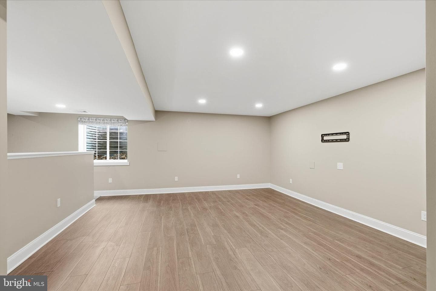 664 Richmond Drive photo 33