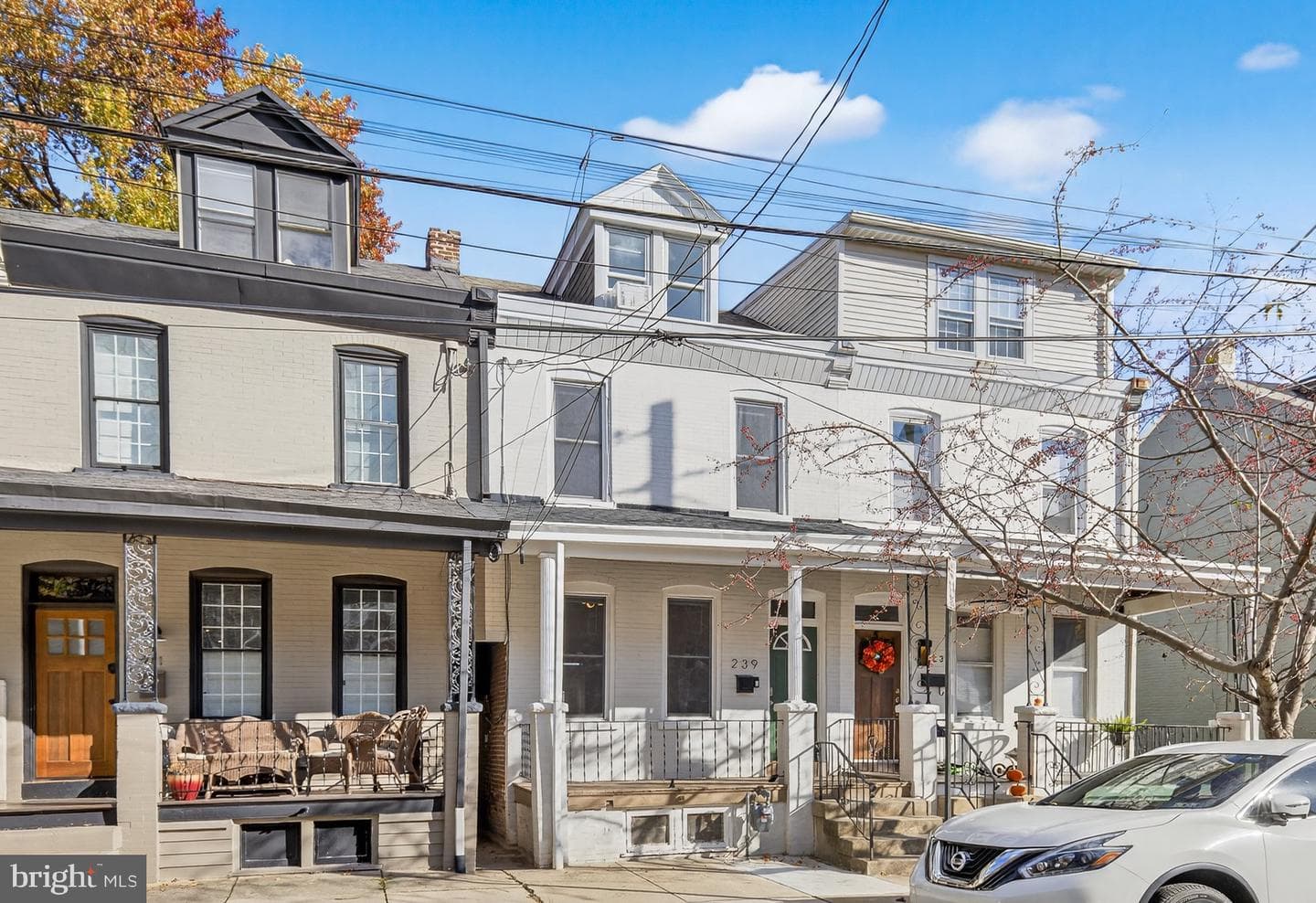 239 Elm Street photo 1