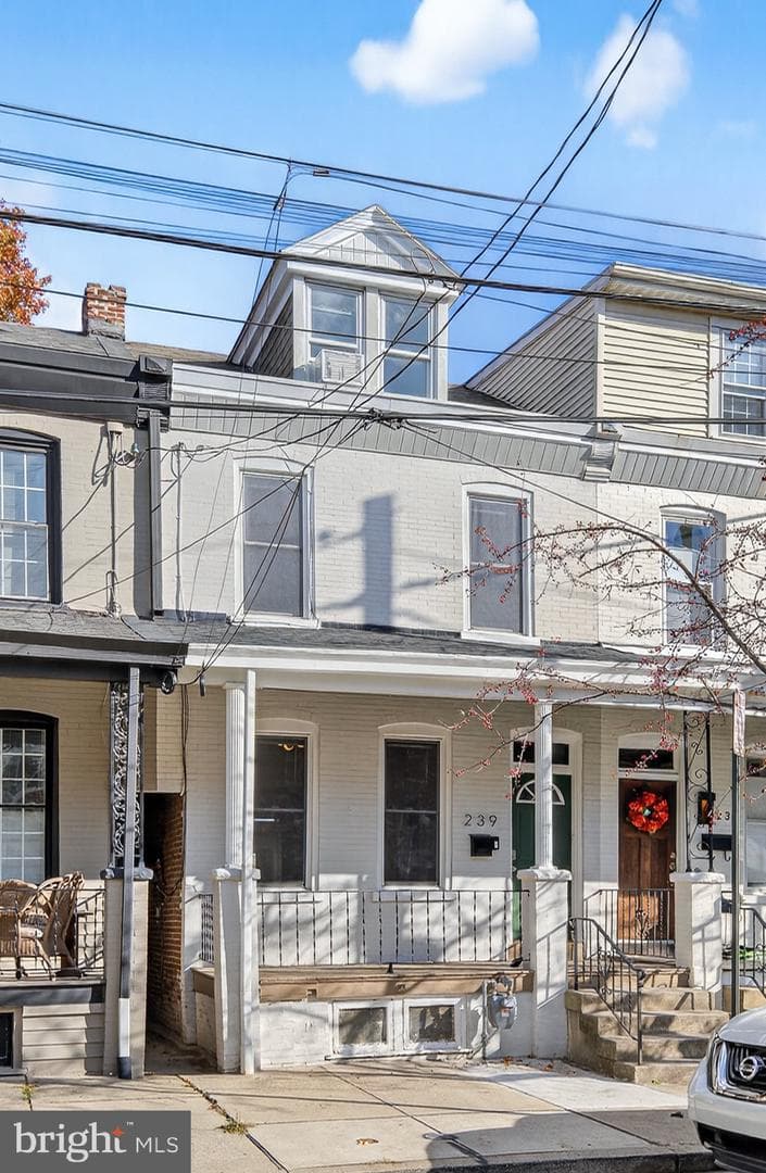 239 Elm Street photo 39