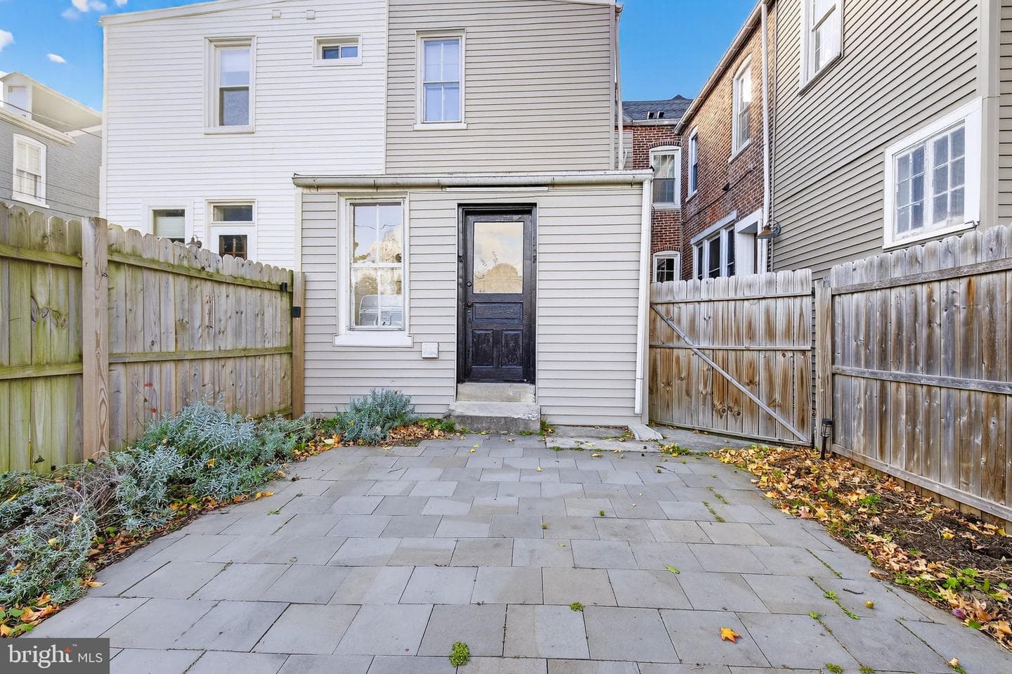239 Elm Street photo 43