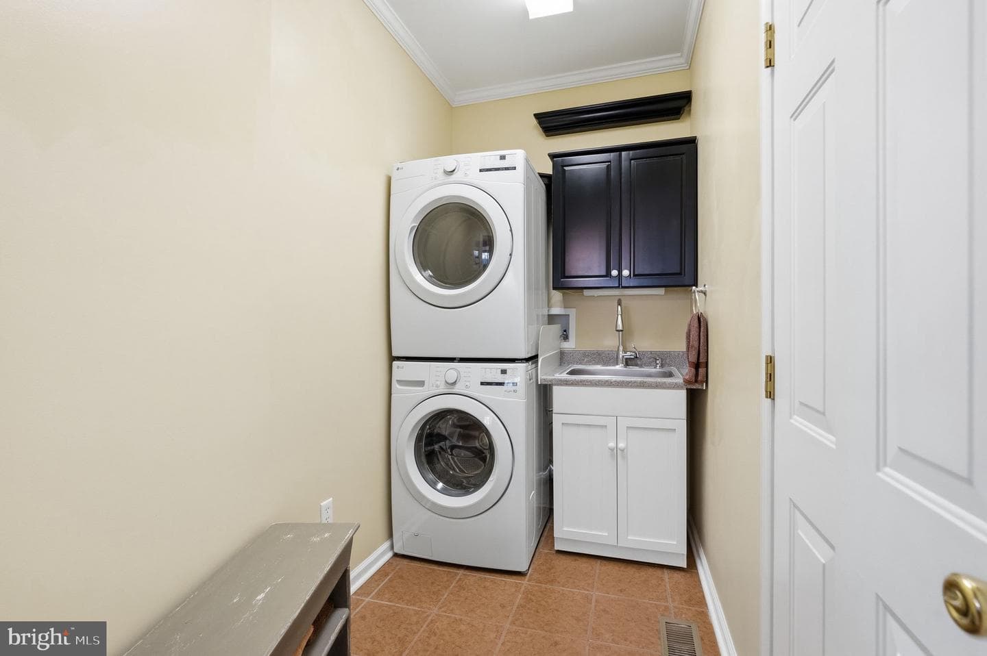 94 Green Lane photo 37
