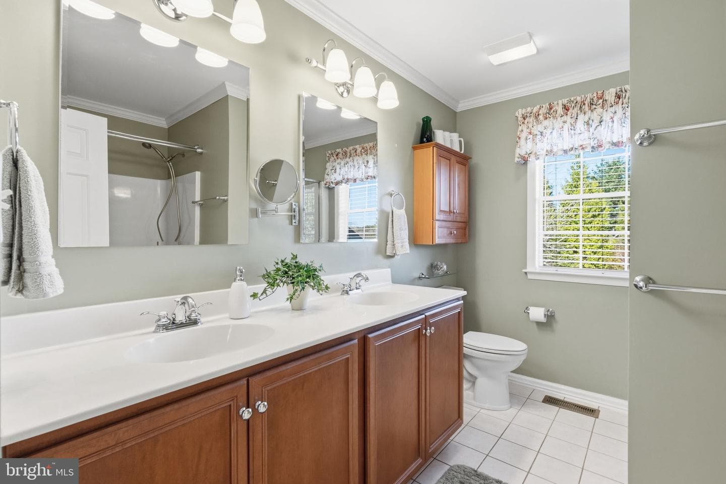 94 Green Lane photo 41