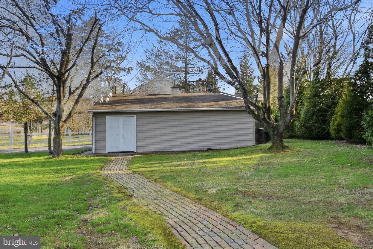 94 Green Lane photo 60