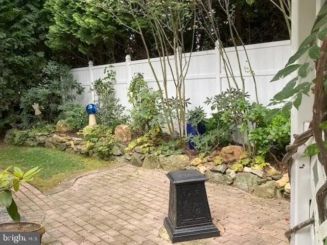 94 Green Lane photo 66