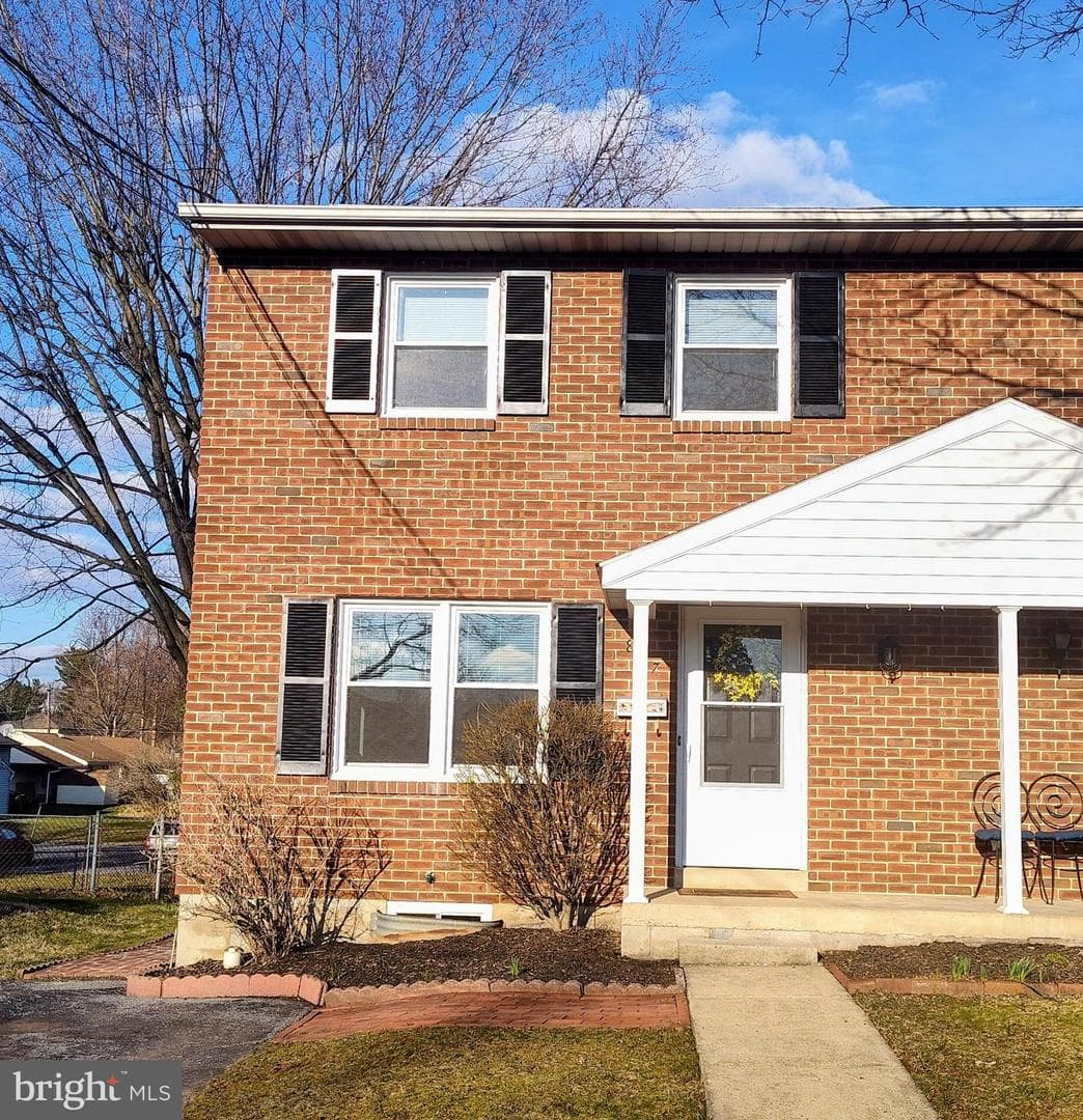 827 S Locust Street