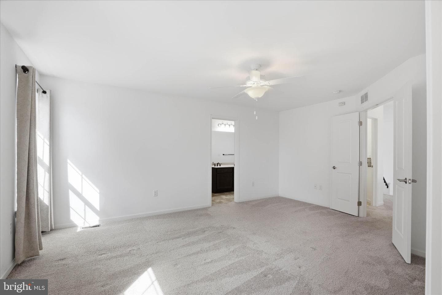 446 Lancer Drive photo 32