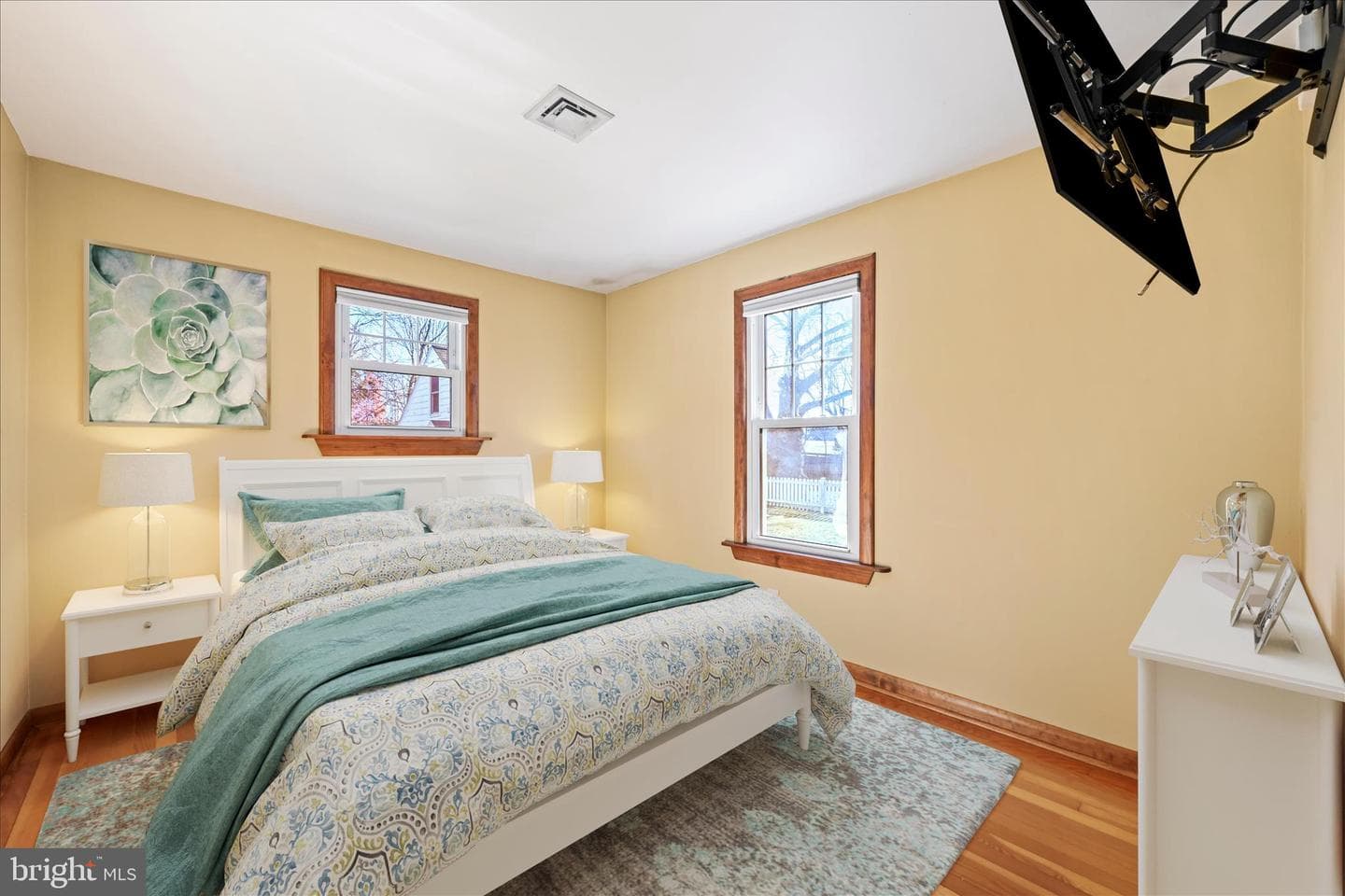 211 Noble Street photo 11