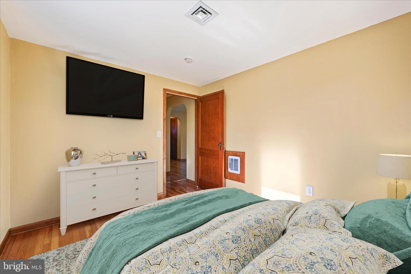 211 Noble Street photo 12