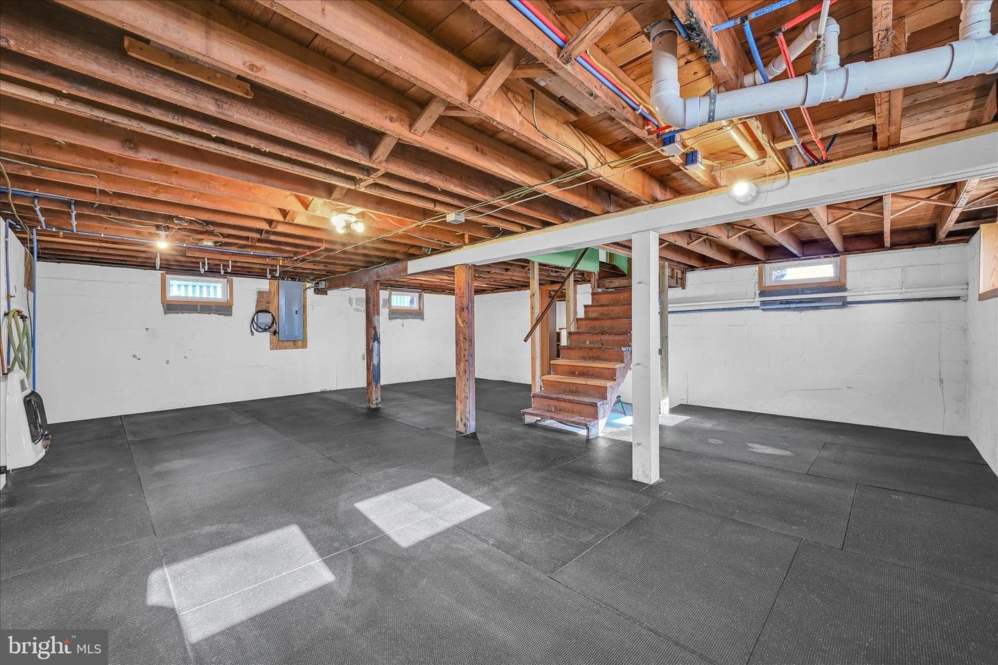 211 Noble Street photo 16