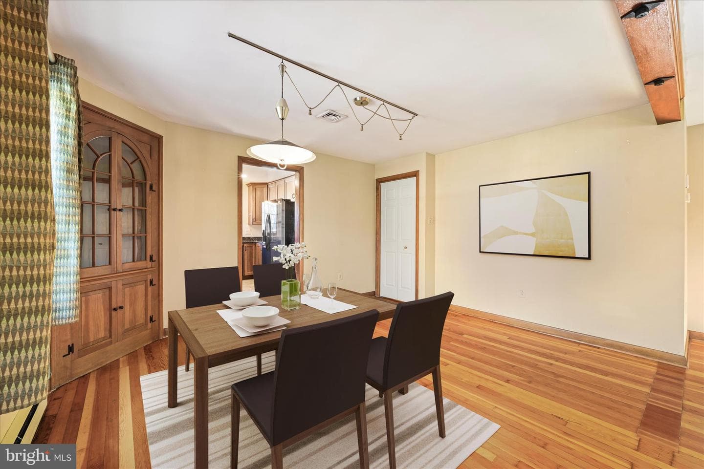 211 Noble Street photo 6