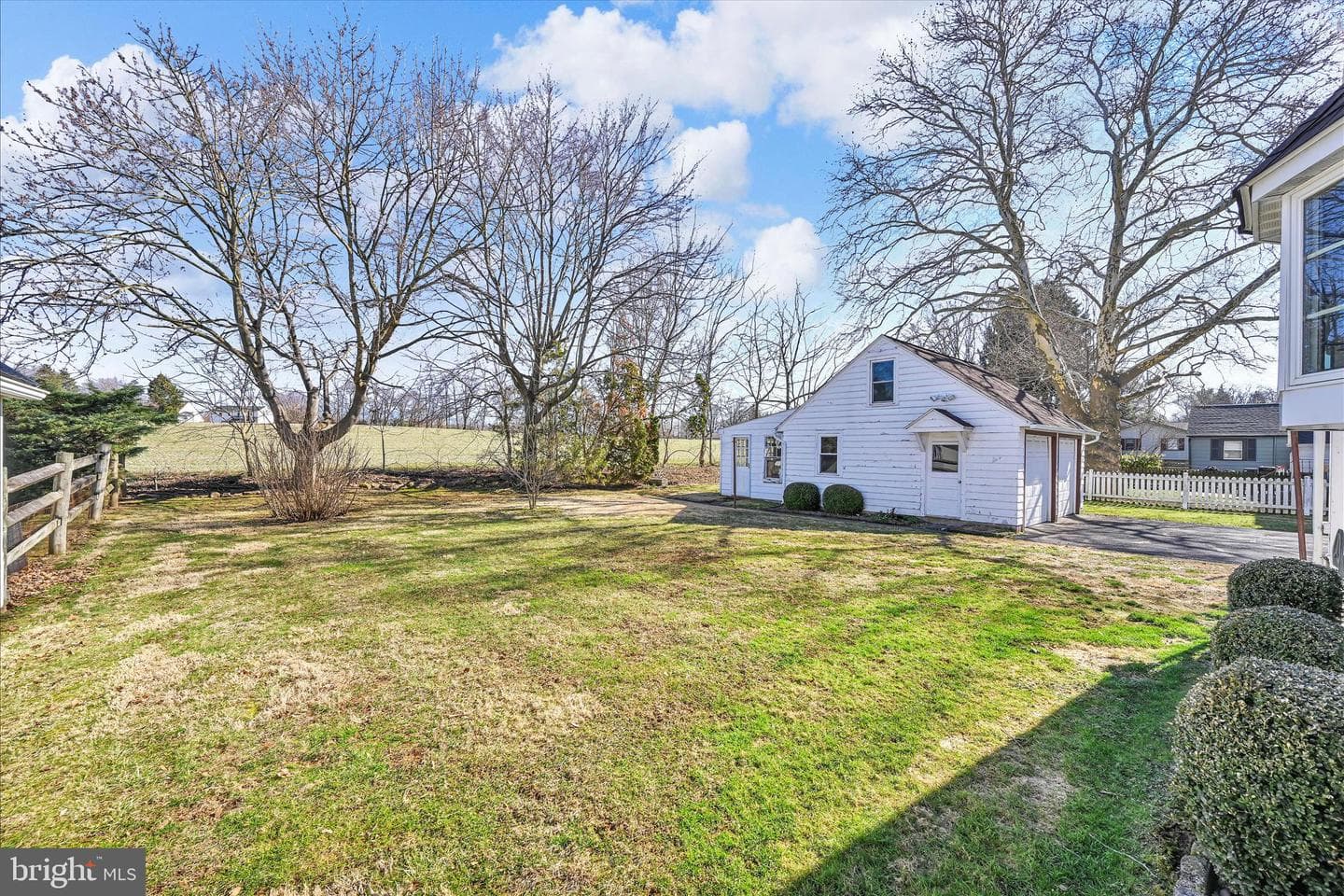 211 Noble Street photo 9