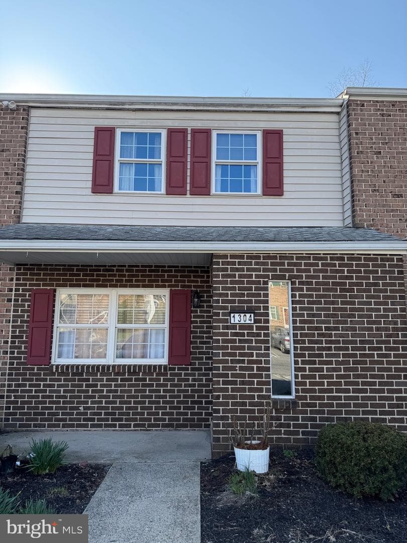 1304 Blue Jay Drive photo 2