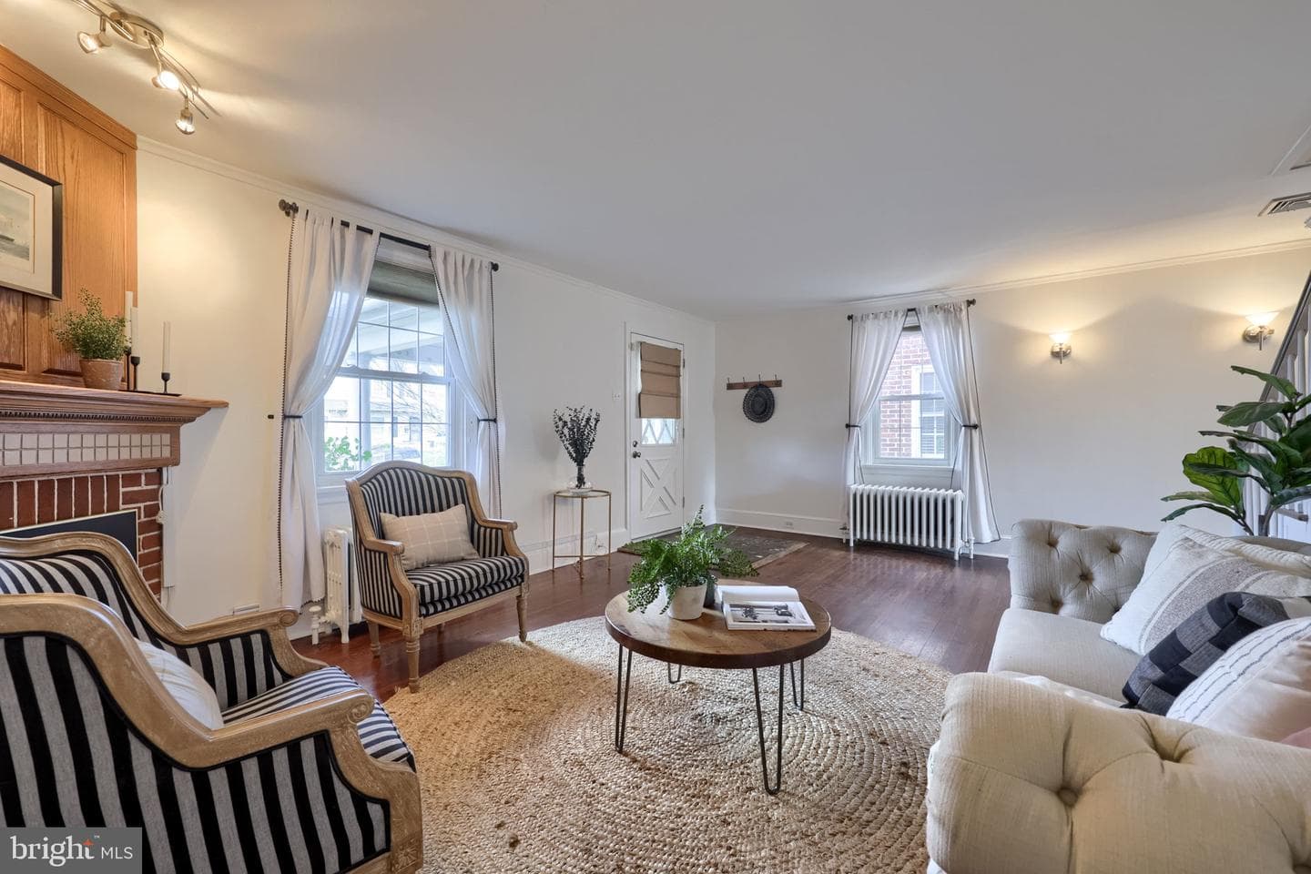 1026 W Ross Street photo 8