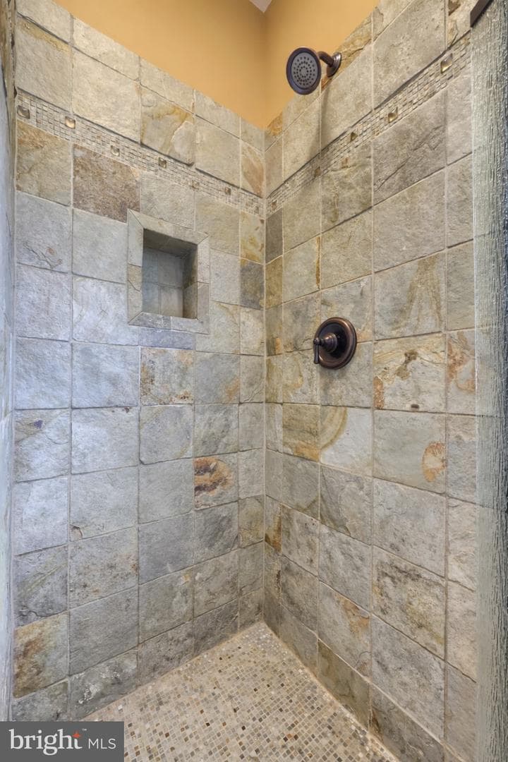 905 Greenside Drive photo 71