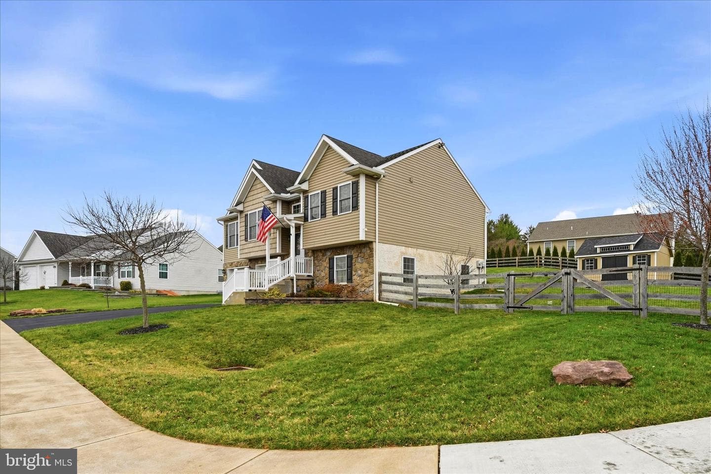 1363 Perry Drive photo 3