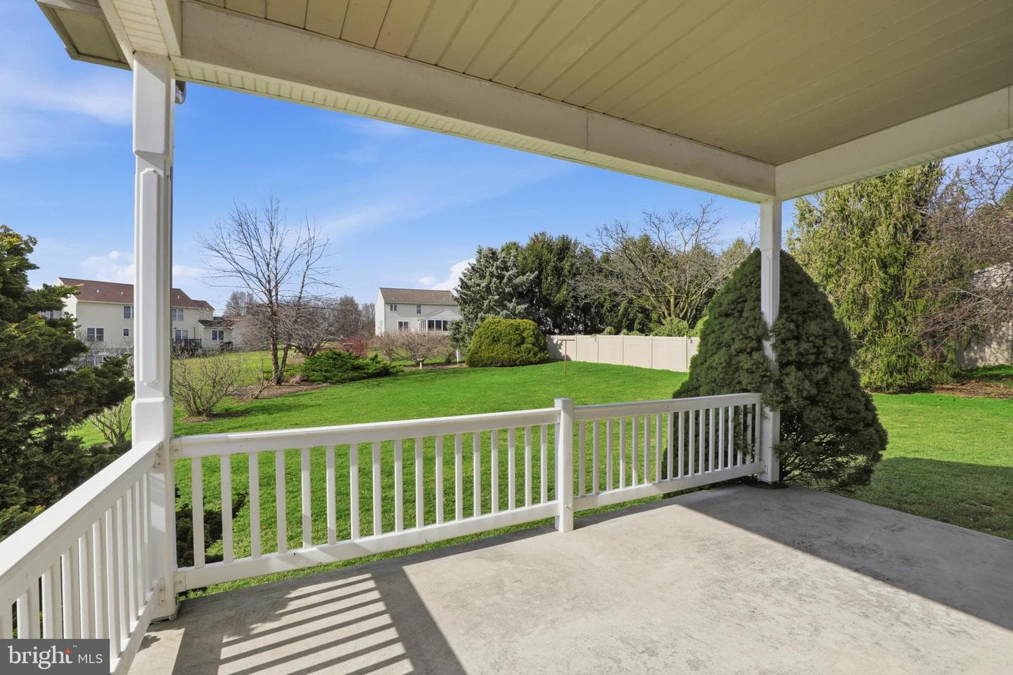 111 Farmingdale Lane photo 3