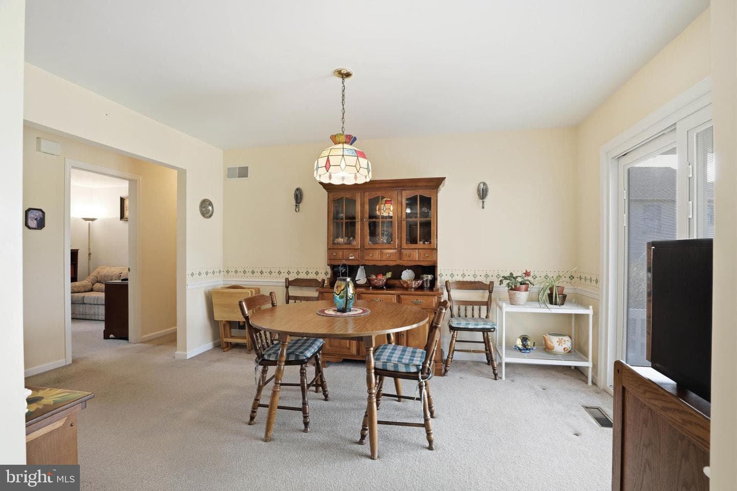111 Farmingdale Lane photo 6