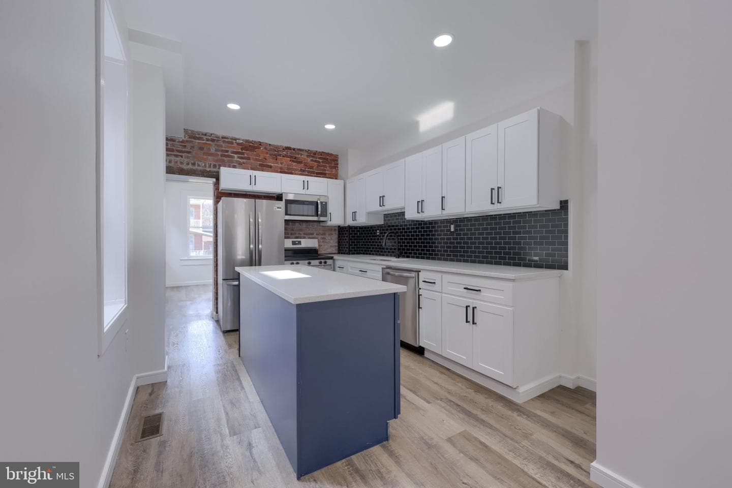 905 Spruce Street photo 6