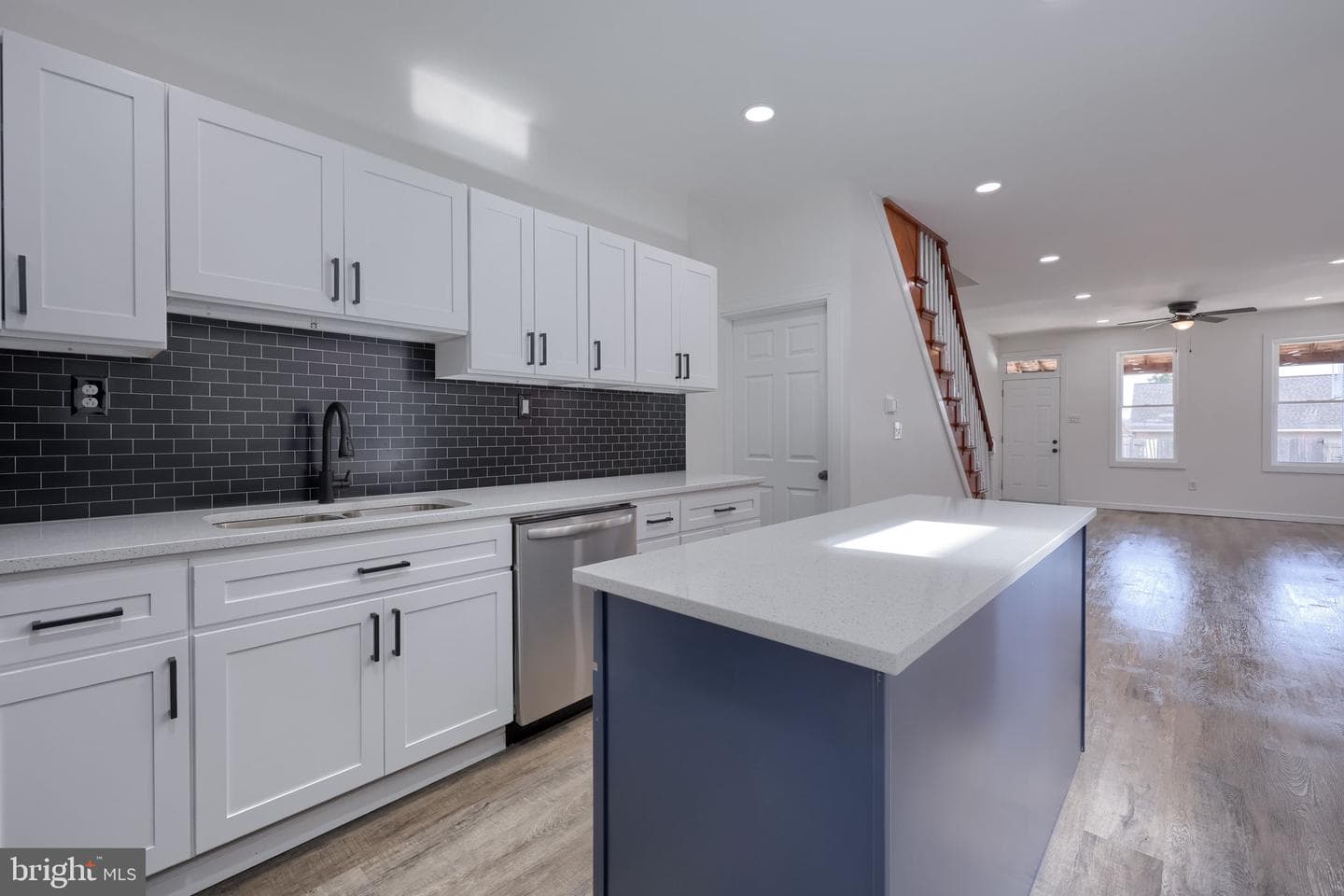 905 Spruce Street photo 8