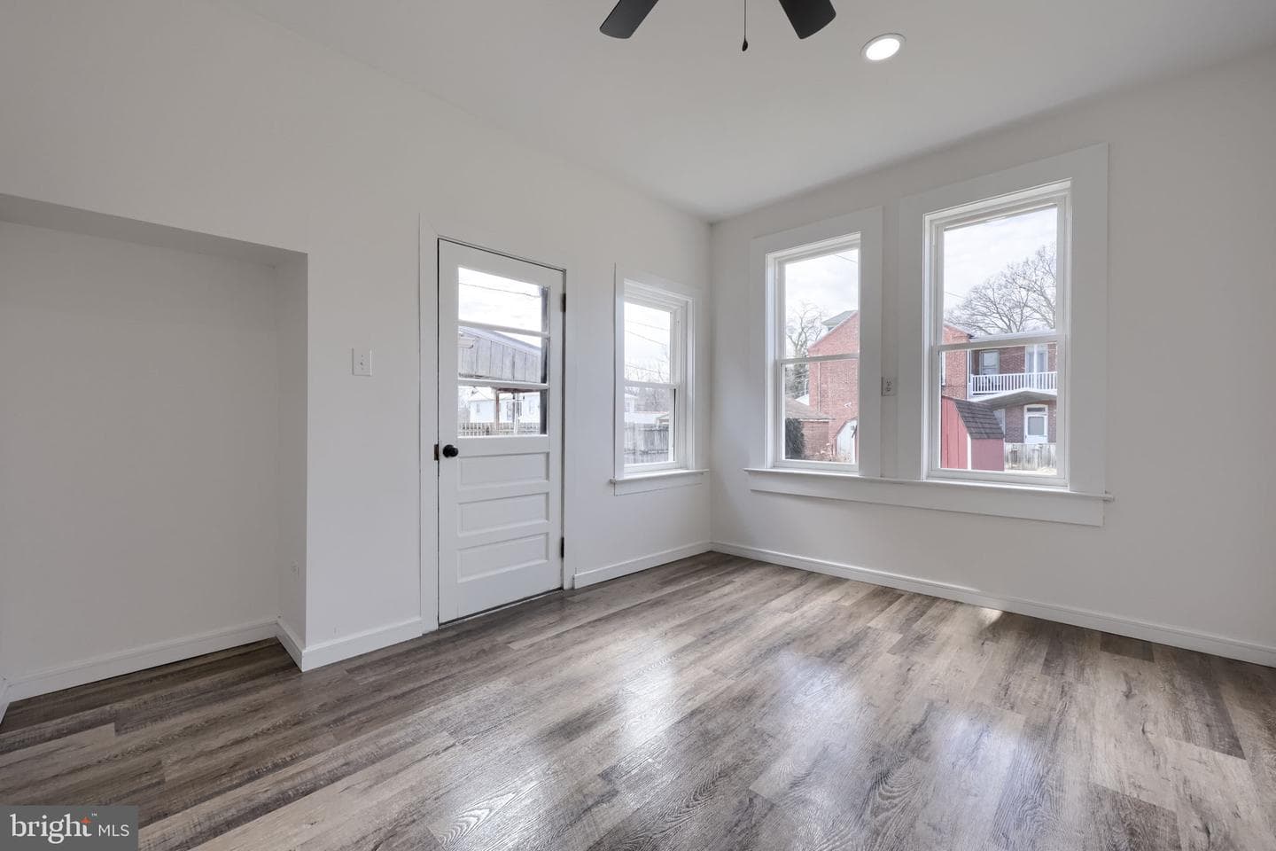 905 Spruce Street photo 9