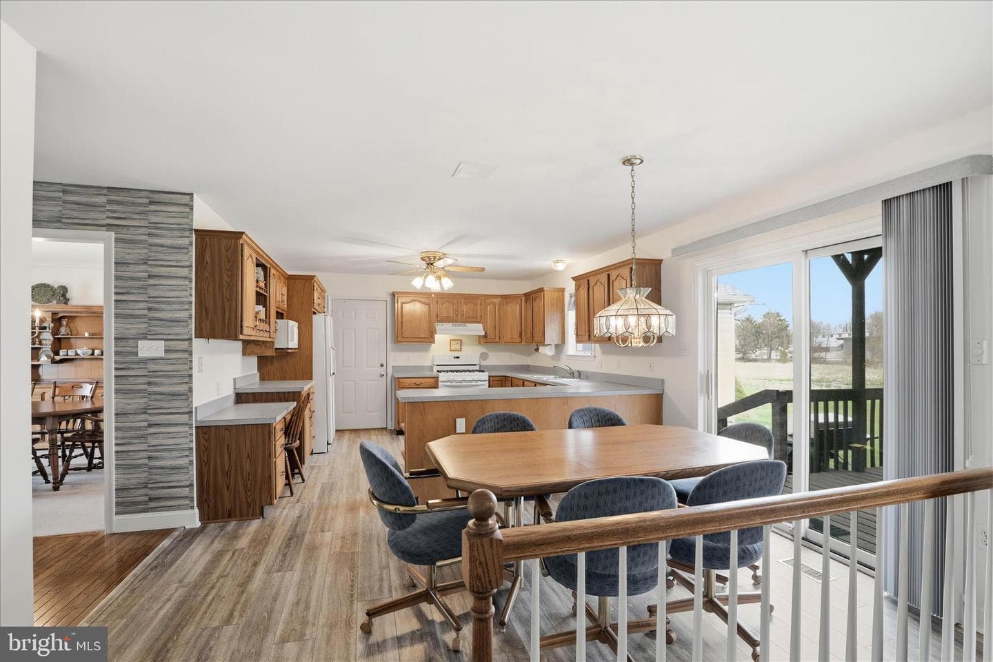 105 Park Place photo 26