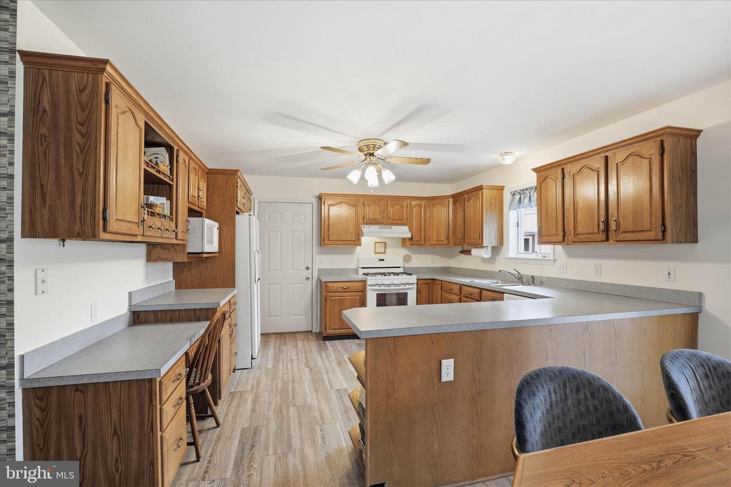 105 Park Place photo 27