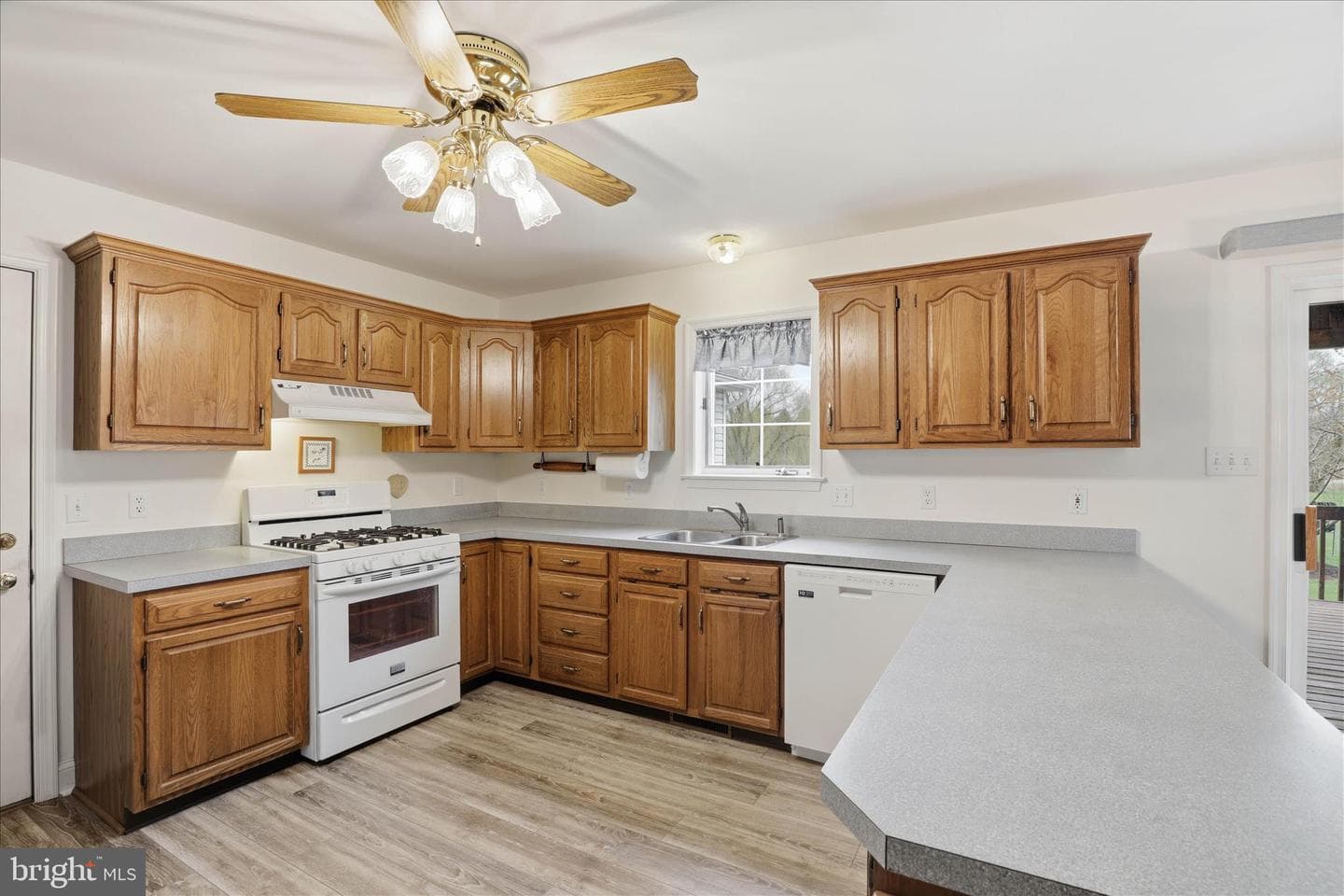 105 Park Place photo 28