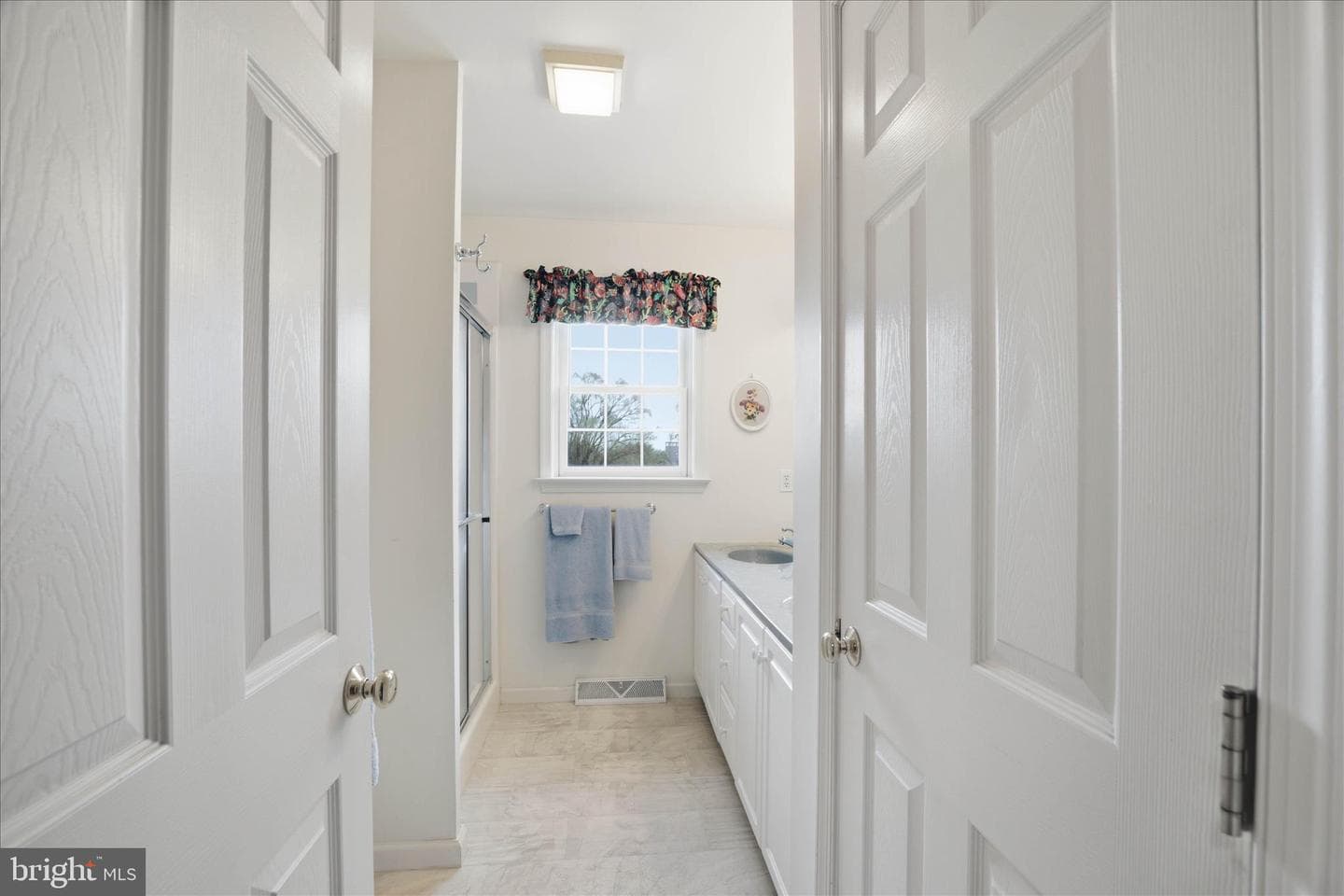 105 Park Place photo 48