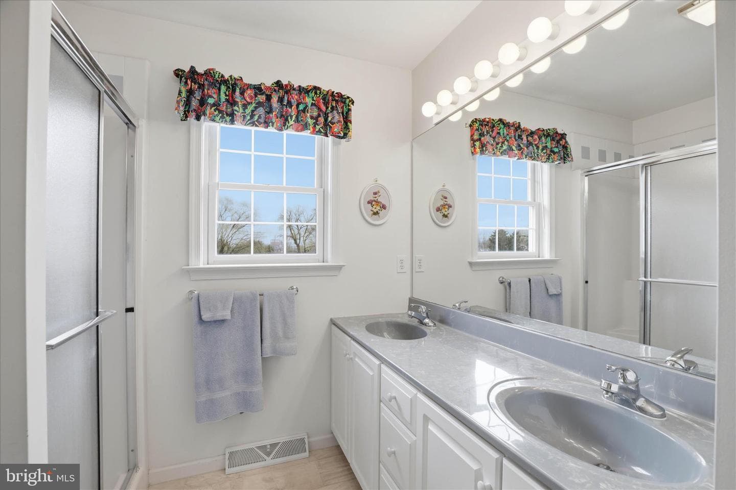 105 Park Place photo 49