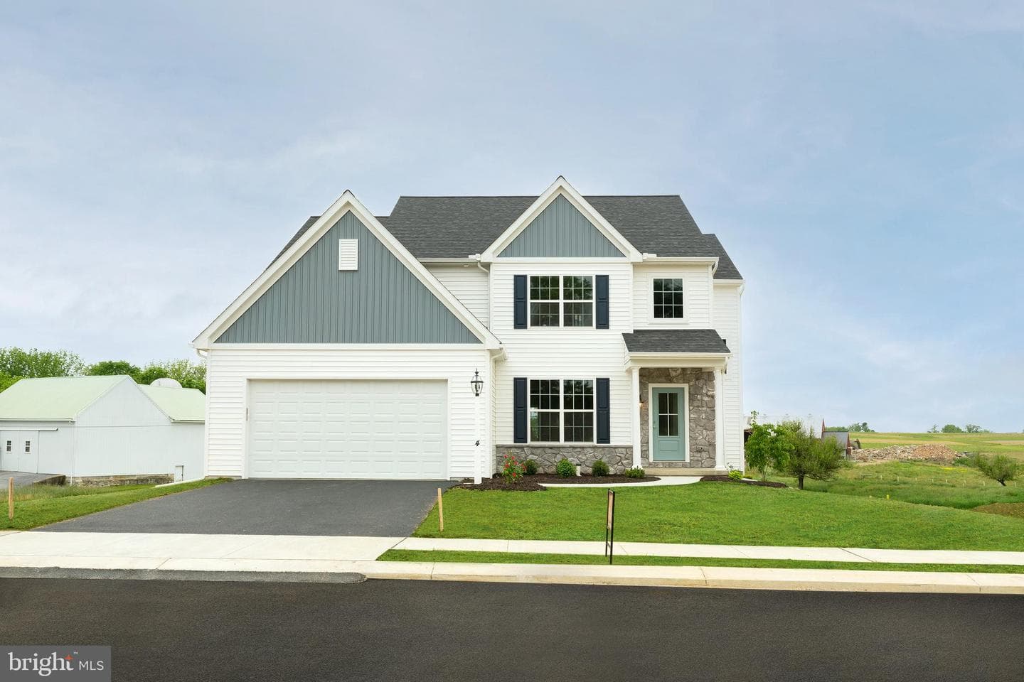 456 Parkside Way photo 2