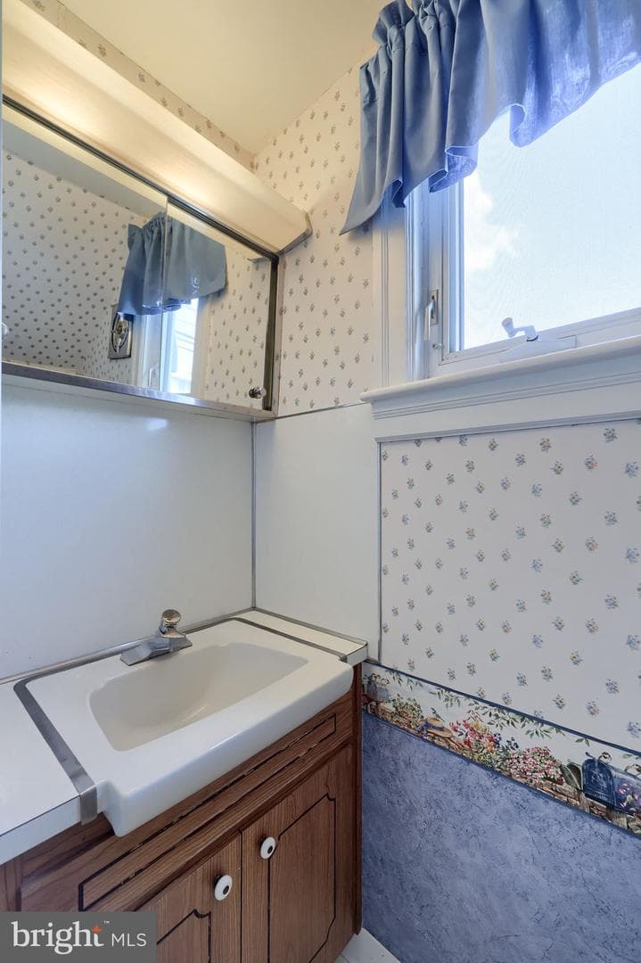 107 E Main Street photo 13