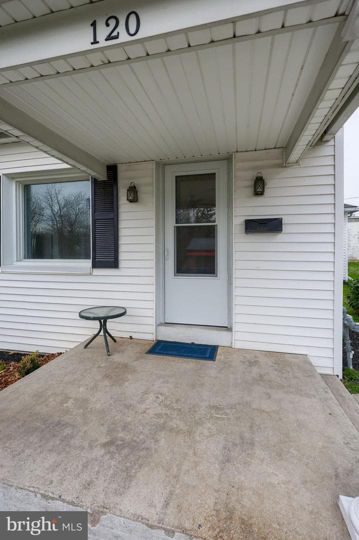 120 N Locust Street photo 3