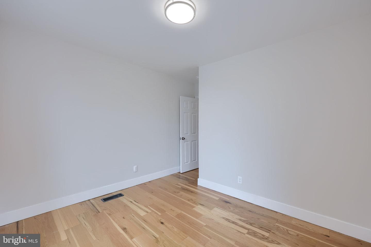 549 Rockland Street photo 28