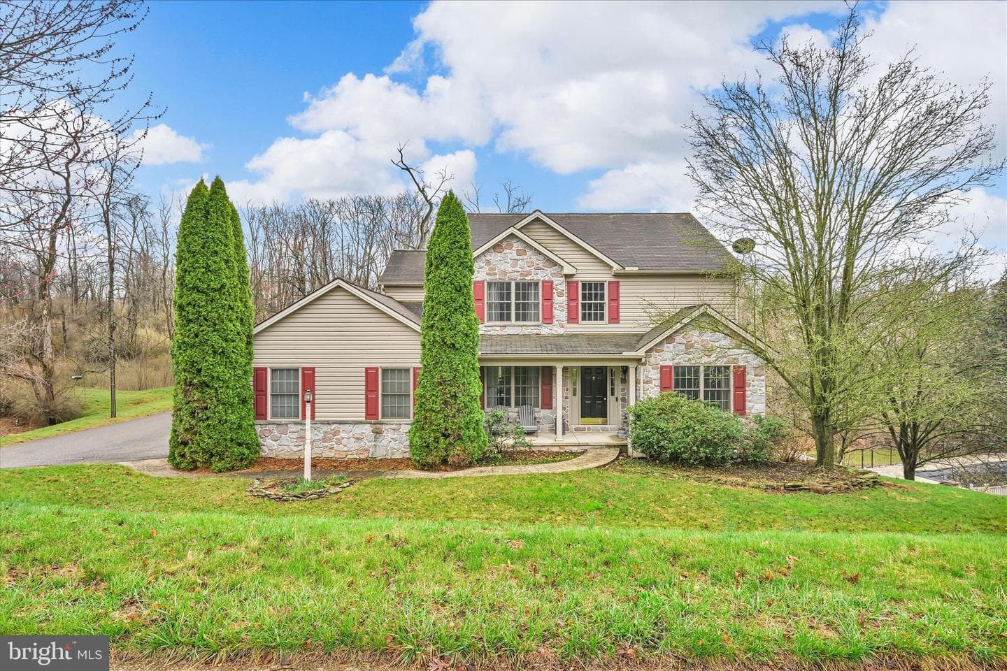114 Crimson Lane photo 3