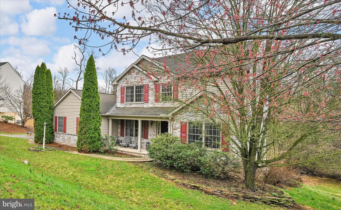 114 Crimson Lane photo 4