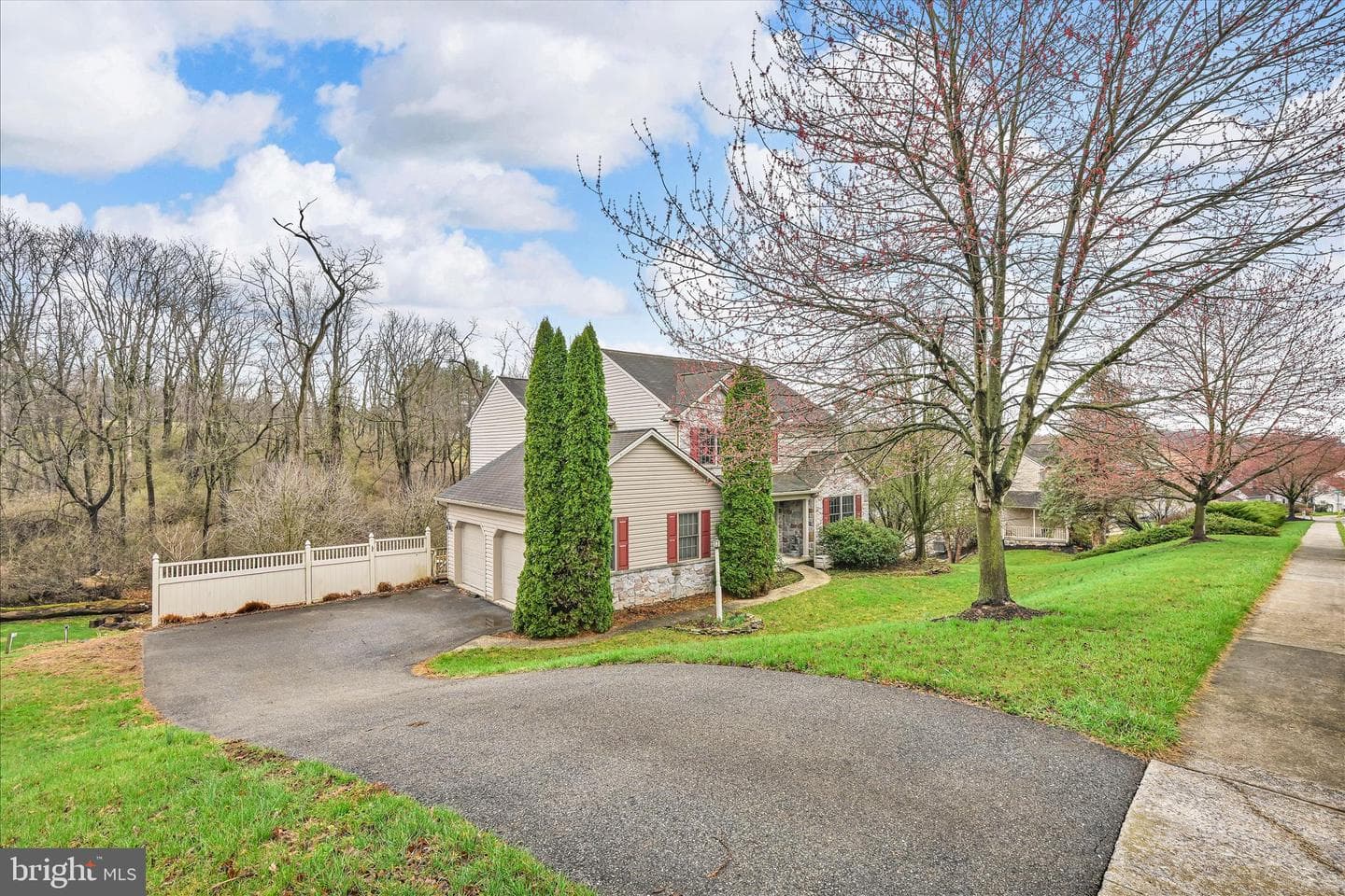 114 Crimson Lane photo 6
