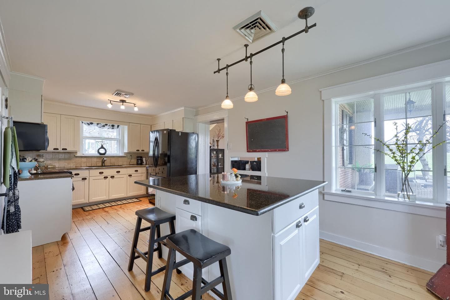 2047 Jarvis Road photo 16