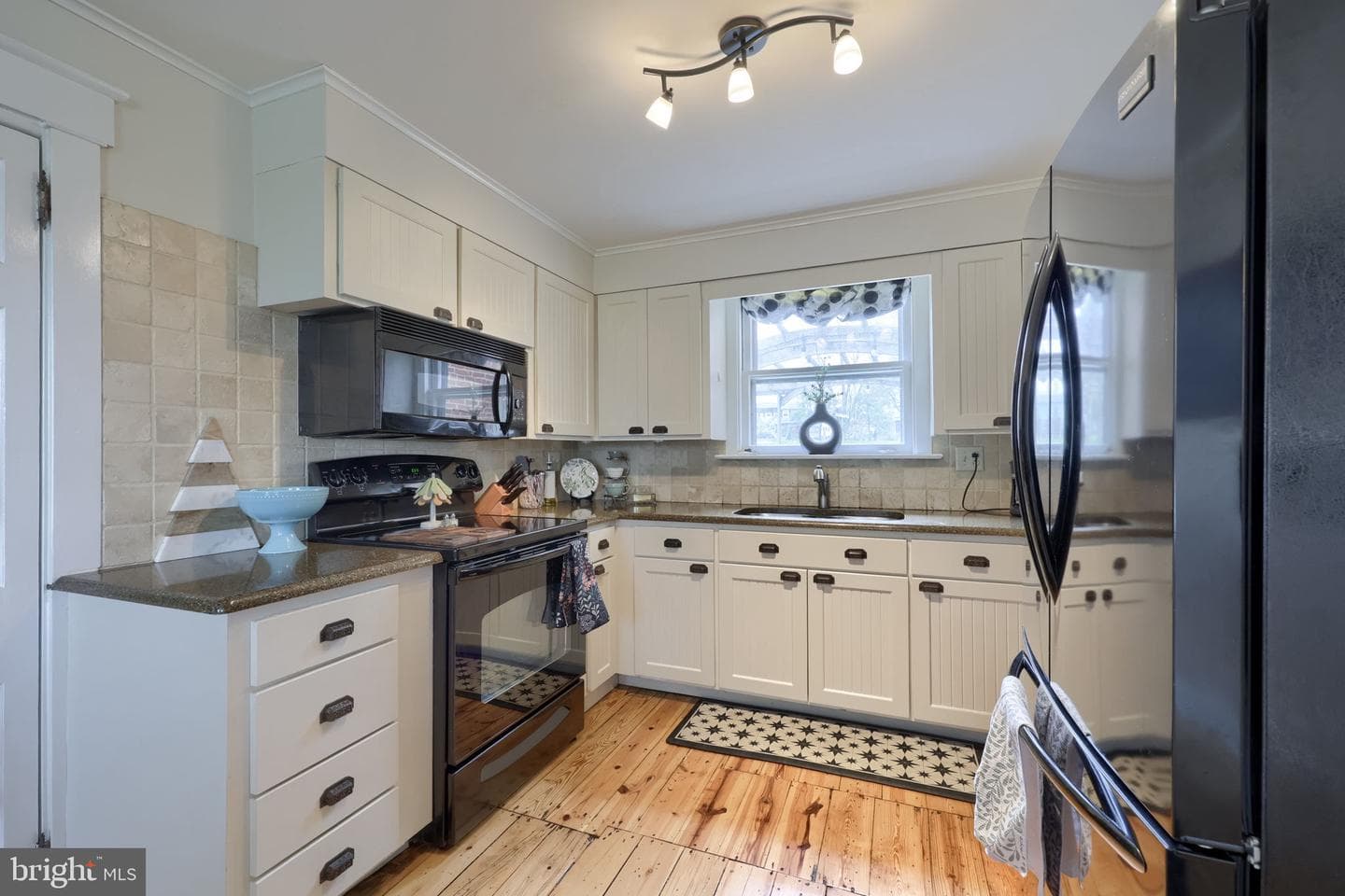 2047 Jarvis Road photo 18
